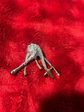 Vintage Two-Tone draft Foot Brooch - Gold & Silver